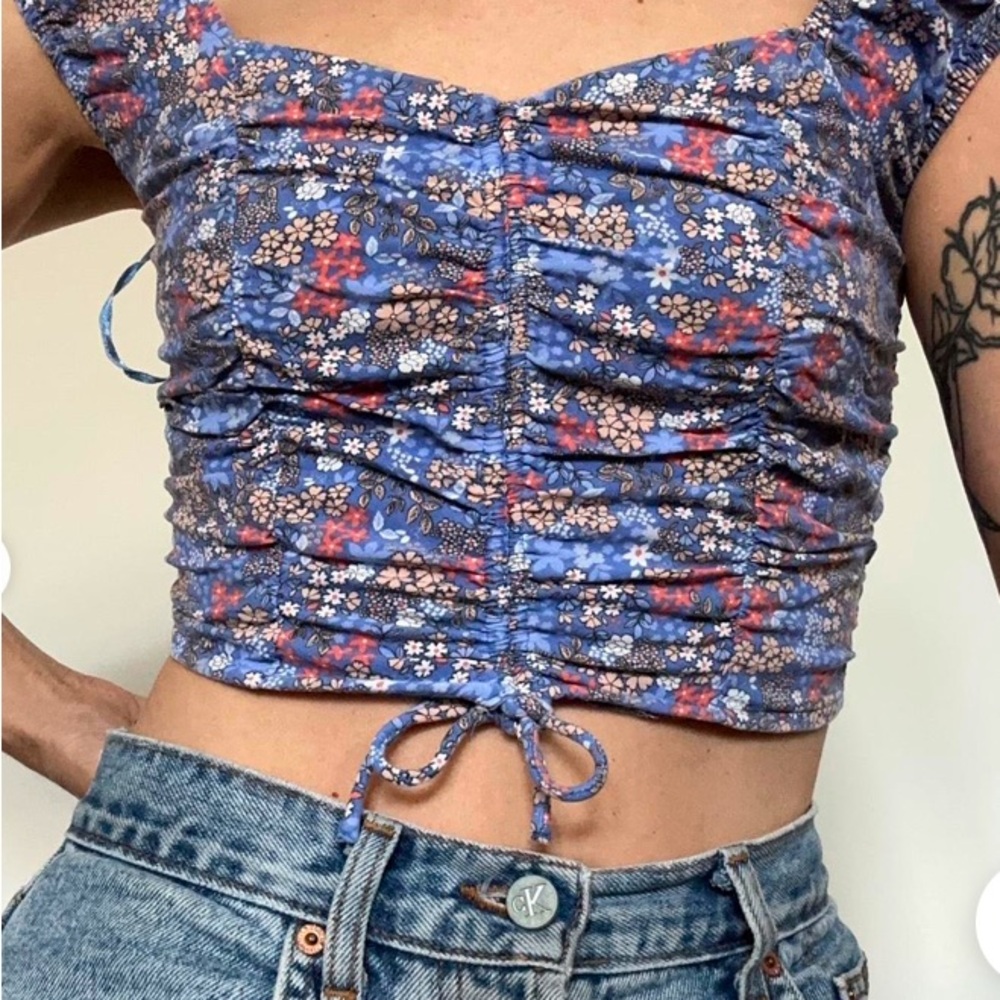Japna floral adjustable cinch crop top - Size: L